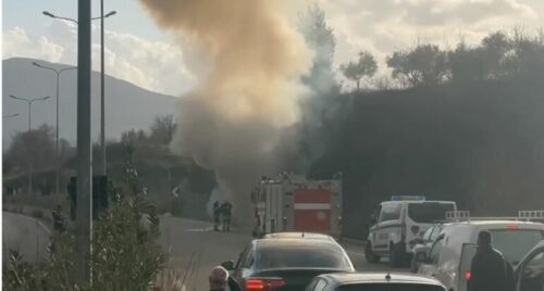 Automjeti shkrumbohet nga flakët në zonën e Saukut, nuk ka të lënduar