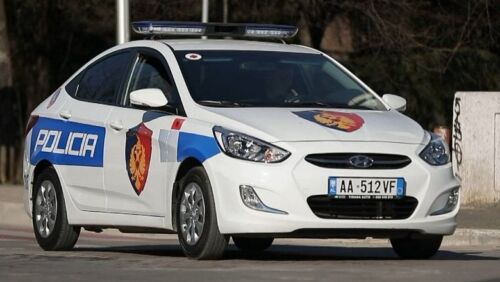 Goditi dhe kërcënoi me thikë efektivët e policisë, arrestohet në gjendje të dehur 27-vjeçari