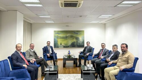 Kryeministri i Republikës së Kosovës takon liderët e opozitës shqiptare të RMV-së