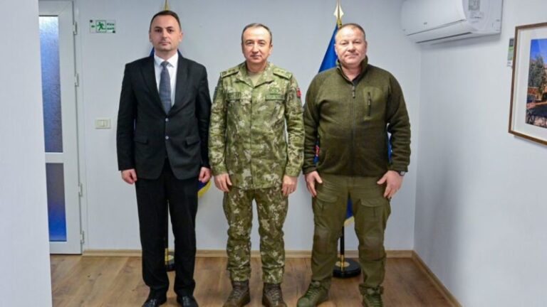 Komandanti i KFOR-it takon shefat e AKI-së dhe Policisë, flasin për koordinim institucional
