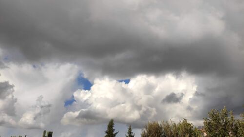 Reshje shiu në një pjesë të madhe të vendit, ja si parashikohet moti për sot