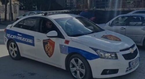 Merrte ryshfet për të mos ndëshkuar drejtuesit e automjeteve, AMP pezullon nga detyra për korrupsion një punonjës policie