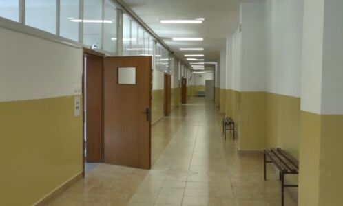 Anketë në tre shkolla të mesme të Shkupit: 51% e të rinjve, pre e dhunës kibernetike