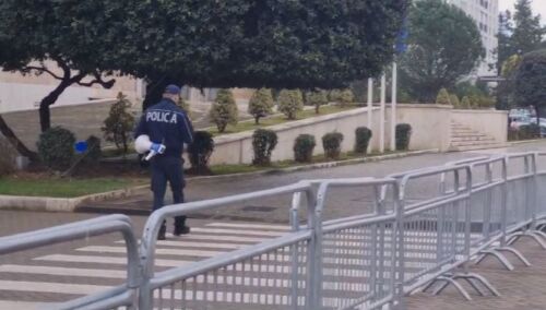 Protesta e opozitës/ ‘Blindohet’ Tirana, mbi një mijë policë në terren! RENEA dhe FNSH në gatishmëri