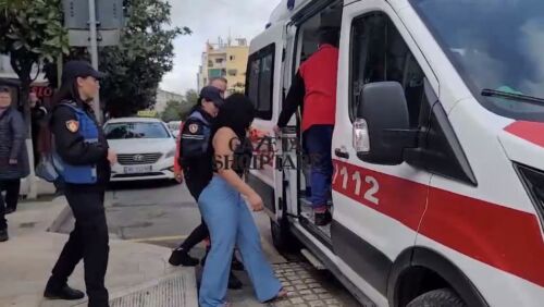 “U konfliktuan fizikisht”/ 39-vjeçari hodhi vajzën latine nga hoteli, policia jep detaje: Po marrin asistencë mjekësore në spital