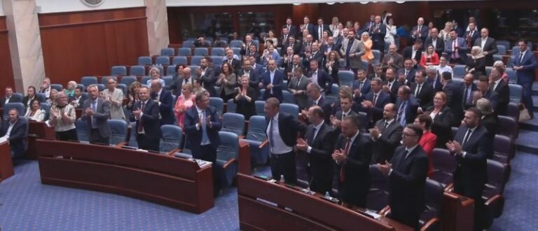 Maqedonia e Veriut bëhet me Qeveri të re, kryeministër Hristijan Mickoski