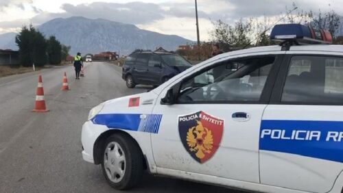 Përplasen dy automjete me njëra tjetrën në Pogradec, lëndohen 4 persona