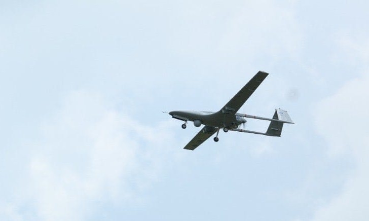 Kosova testoi dronët Bayraktar në Aeroportin e Gjakovës (FOTO)