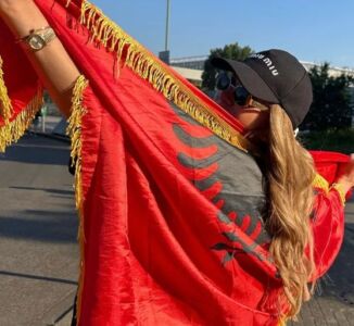 Paraqitja e Leonora Jakupit në stadium mori gjithë vëmendjen