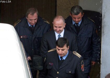 I akuzuar për pastrim parash e grup të strukturuar kriminal nga SPAK, ish-biznesmeni Rezart Taçi kërkon që çështja t’i kalojë drejtësisë italiane. Ja arsyeja