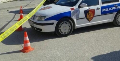 Përplaset makina me automjetin e policisë në aksin rrugor “Korçë-Pogradec”, lëndohet efektivi i uniformave blu