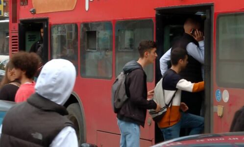 Një lajm i rremë për një biletë autobusi falas po përhapet në Facebook, qytetarët të mos bien në mashtrime