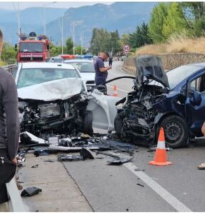 FOTO/ Aksident i rëndë në aksin Pogradec-Lin, dyshohet për tre persona të plagosur! Detajet e para