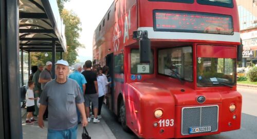 Deri në 1 orë e 30 minuta në pritje të autobusit – Qytetarët e Shkupit s’do ta harrojnë këtë verë!