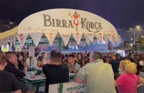 Pesë netë spektakël/ Starton Festa e Birrës në Korçë! Kryeson “Birra Korça”, e cila mirëpret turistët me një risi