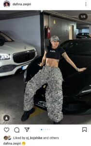 Dafina Zeqiri duket atraktive teksa pozon pranë Ferrarit që ia bleu të dashurit për ditëlindje