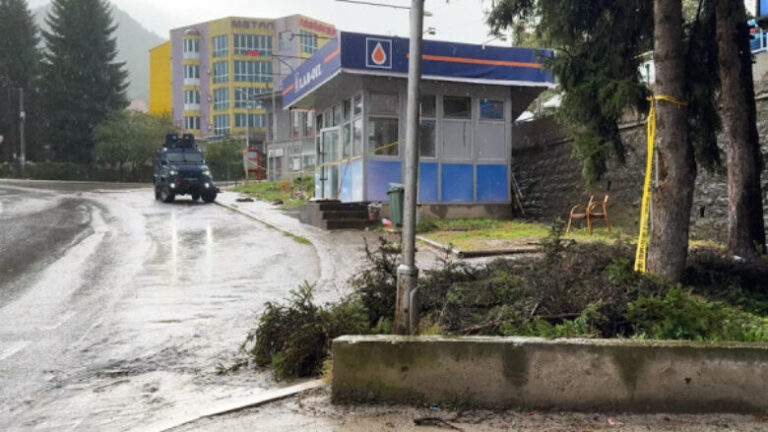 Detaje nga shpërthimi në Zveçan, u dëmtua pompa e derivateve dhe disa lokale përreth