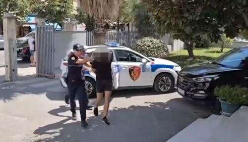 Goditi me thikë bashkëshorten pas konfliktit, policia vë në pranga 32-vjeçarin në Vorë