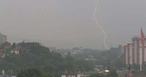 Hidrometeorologët paralajmërojnë mot të paqëndrueshëm me reshje të shiut dhe stuhi