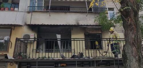 Përfshihet nga flakët apartamenti në Elbasan! Gjithçka nisi nga kuzhina, ja çfarë dyshohet se shkaktoi zjarrin