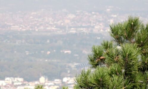 Reshjet e borës dhe shiut dhe erërat që përfshinë vendin kanë ndikuar jashtëzakonisht në pastrimin e ajrit