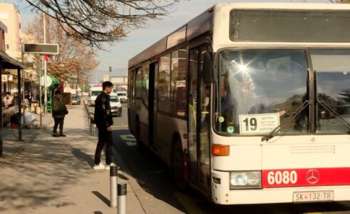 Transportuesit privat rikthehen në rrugët e Shkupit, çmimet e reja fillojnë të aplikohen nga viti i ri