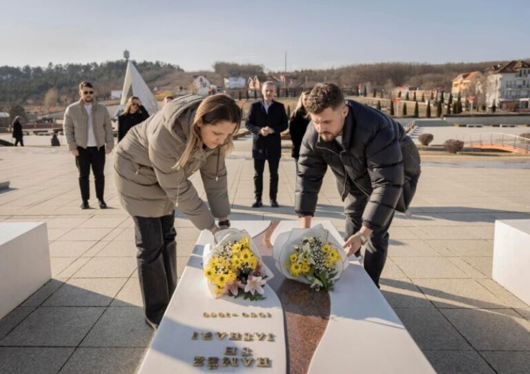 Bekim Jashari e kujton Hamzën në ditëlindjen e tij: ‘Kur të vdes unë, kanë me shkru shtatë gazeta…’