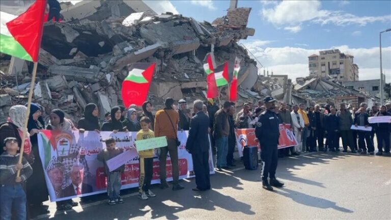 Palestinezët protestojnë në Gaza, kundërshtojnë planin e Trumpit