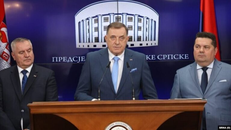 Gjykata e Bosnje dhe Hercegovinës urdhëroi lëshimin e një urdhërarresti të Interpolit për Dodikun dhe Stevandiqin