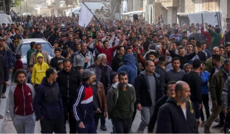 Qindra persona i bashkohen protestës më të madhe kundër Hamasit në Gaza që nga fillimi i luftës