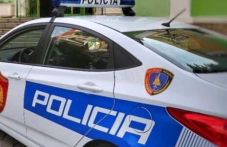 Endej i vetëm rrugëve të kryeqytetit, fëmija dorëzohet në polici, familjarët paraqiten pas 1 ore për ta marrë