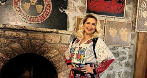 Pa grim dhe me grim, Niomza bën ‘mrekullinë’ me fytyrën e nënës së saj Shyhrete Behlulit