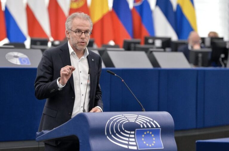 Eurodeputeti holandez i ashpër ndaj BE-së: Hiqni pengesat, pranoni aplikimin e Kosovës për anëtarësim