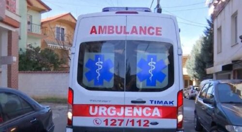 Adoleshenti godet me thikë bashkëmoshatarin në Kukës, dhe më pas vetëdorëzohet në polici