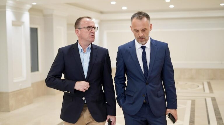 Taravari i përgjigjet Fetait: Rruga e Arbën Xhaferit nuk kalon nga Qeveria që ende na quan “20%”