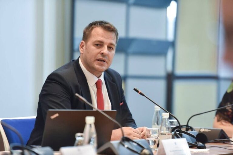 Muja: LDK është kontradiktore në logjikë por konsistente në mbrojtjen e grupeve të interesit