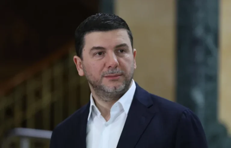 Krasniqi: Rrugëdalja është e qartë, VV-ja duhet ta ndërrojë kandidaten