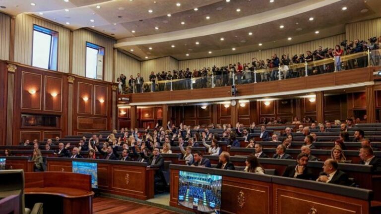 Kosova në krizë politike: Raundi i 11-të i Kuvendit nën shenjë dyshimi