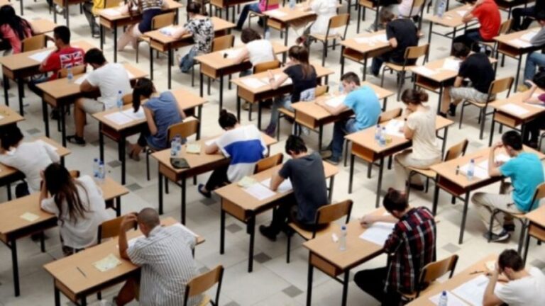 Mbi 15.000 nxënës të shkollave të mesme do t’i nënshtrohen nesër provimit të parë të maturës shtetërore