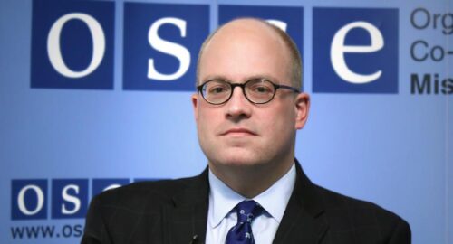 A do t’i heqë DASH “non gratën” Berishës? Flet ish-zyrtari i lartë i SHBA: Programi i sanksioneve ka disa probleme kyçe! Kreu i PD u ndëshkua pa prova