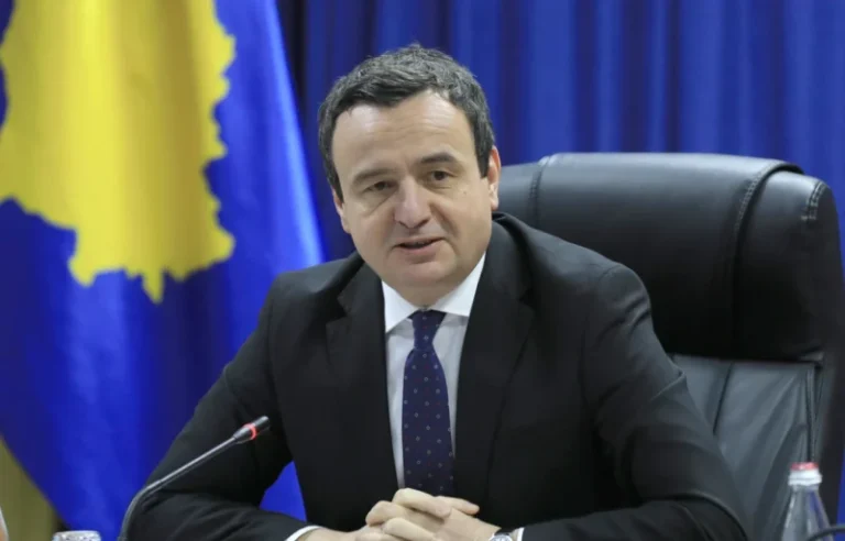 Kurti fton në takim krerët e partive politike: Kushtetuesja theksoi se konstitutimi është obligim i të gjithëve