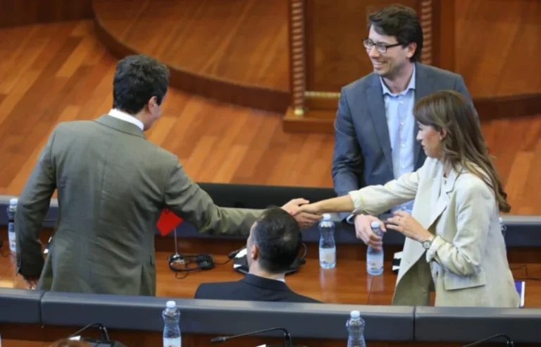 Kurti insiston në votimin e fshehtë: O fiton Albulena, o ne e sjellim një emër tjetër