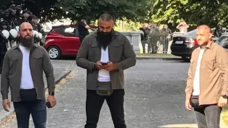 Protestat në Beograd: Një shoqëri në kaos përballë dyshimeve për terrorizëm