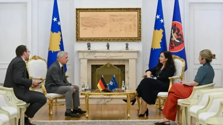 Osmani thekson: Moskonstituimi i institucioneve rrezikon proceset thelbësore për Kosovën